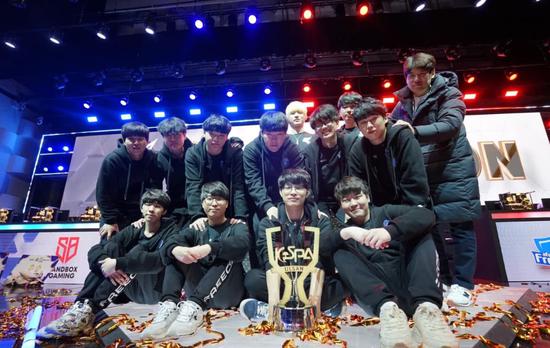 小落KPL庆祝两周年不败之路